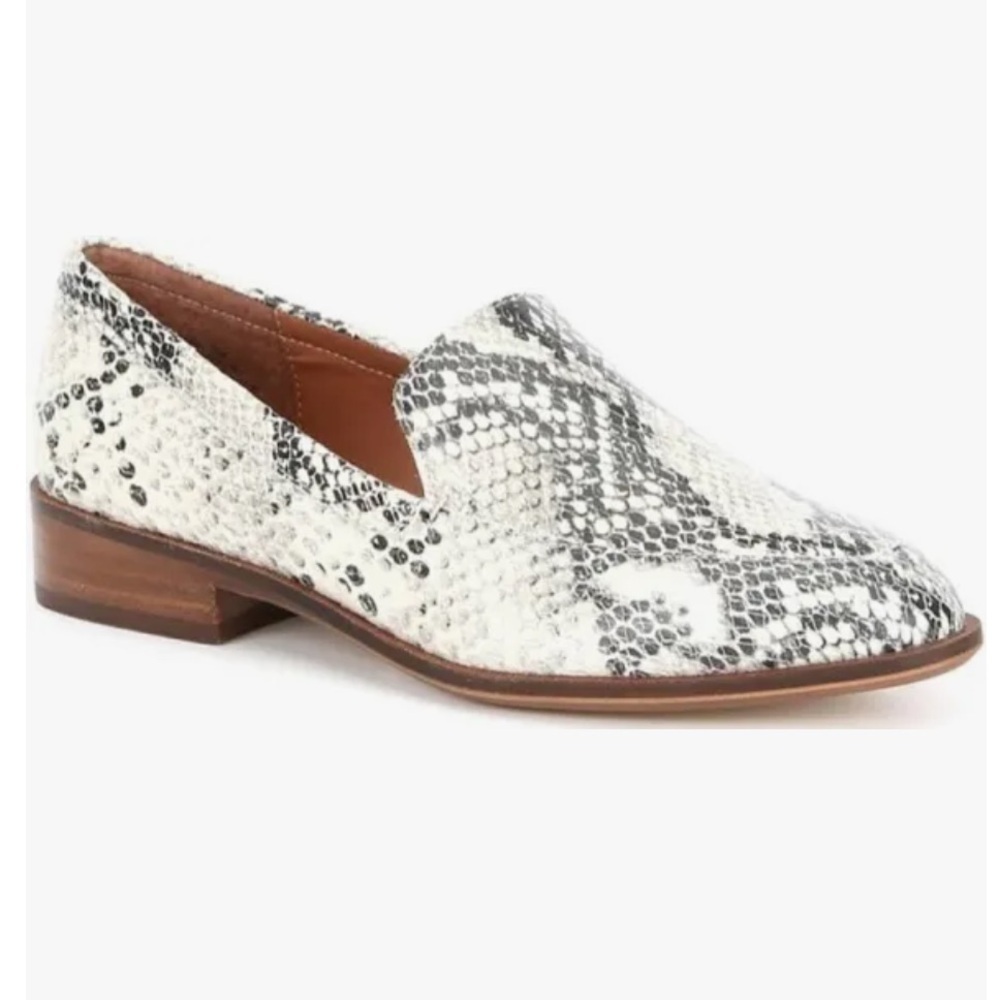 Like New Chelsea & Violet Jenna Nat Grey White Snakeskin Leather Loafers Flats 6
